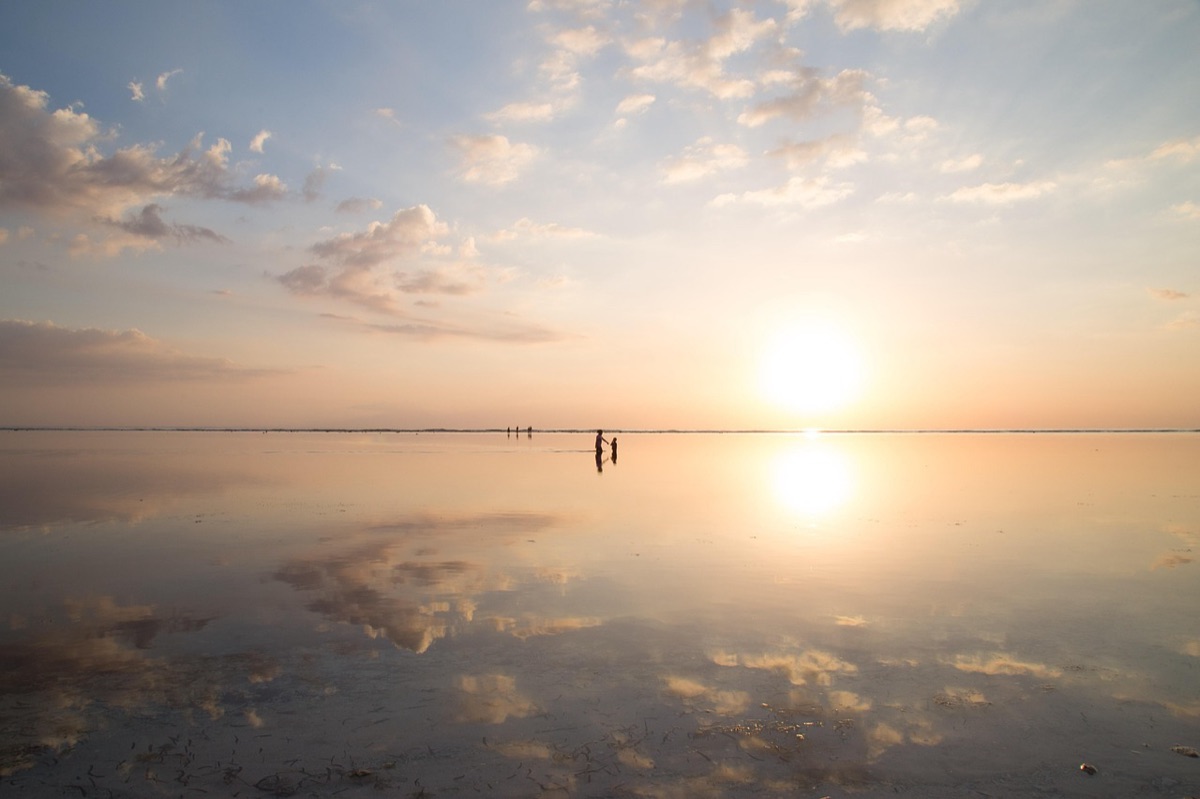 amanhecer na praia de nusafunda