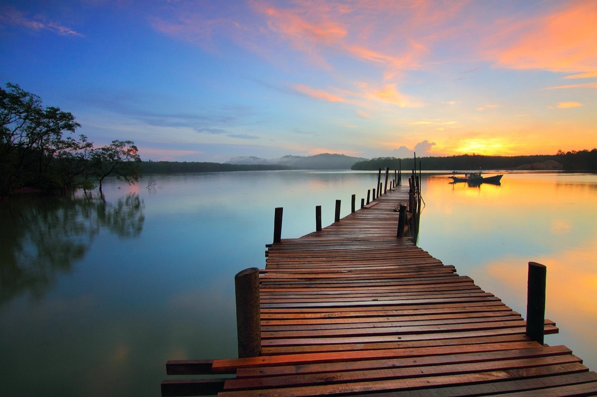 Seminyak: Beach boardwalk and sunset