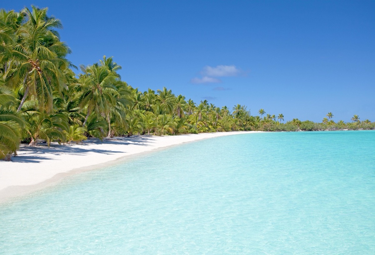 praia de bali com areia branca e água turquesa