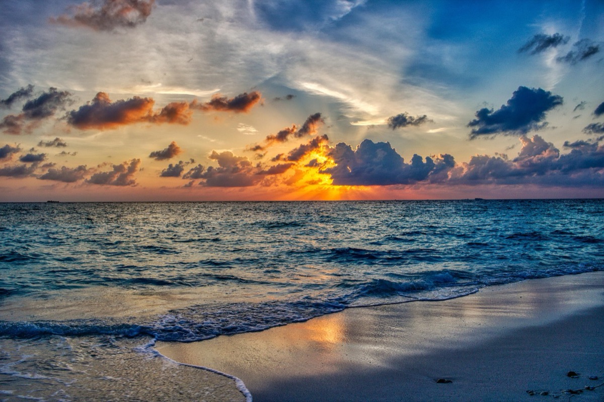 sol da manhã em bali