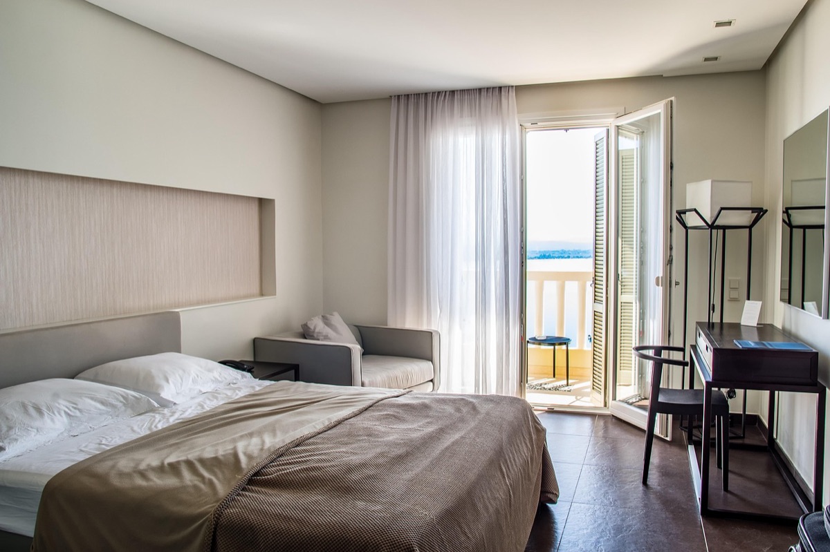 habitación hotel con vista a la terraza