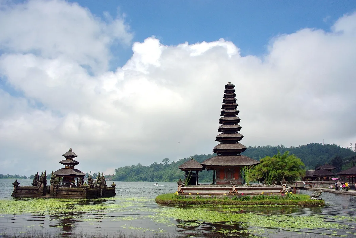 indonesia, bali, ulun danu, temple, hinduism, lake bratan, bedugul, water, reflections, sacred, culture, nature, travel, asia, landscape